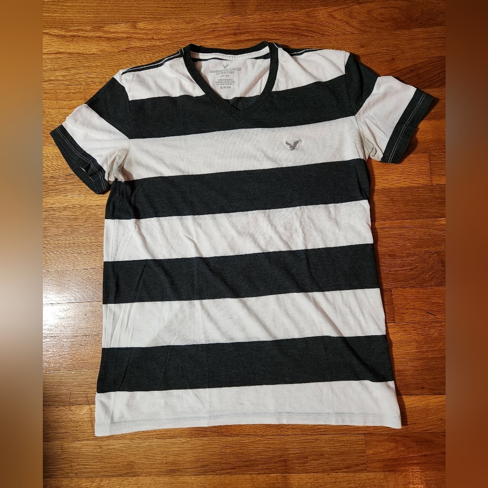 American Eagle Outiftters AEO Men's V Neck Shirt